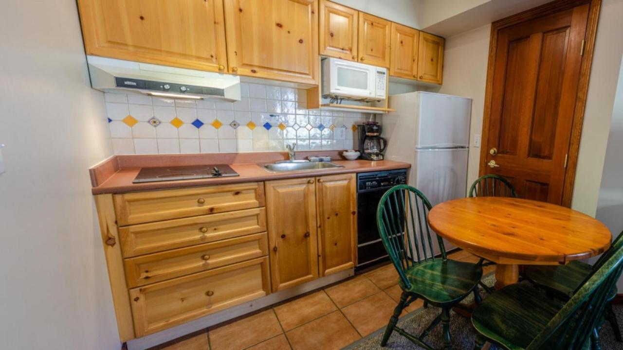 Hearthstone Lodge And Hotel By Bear Country Sun Peaks Eksteriør billede