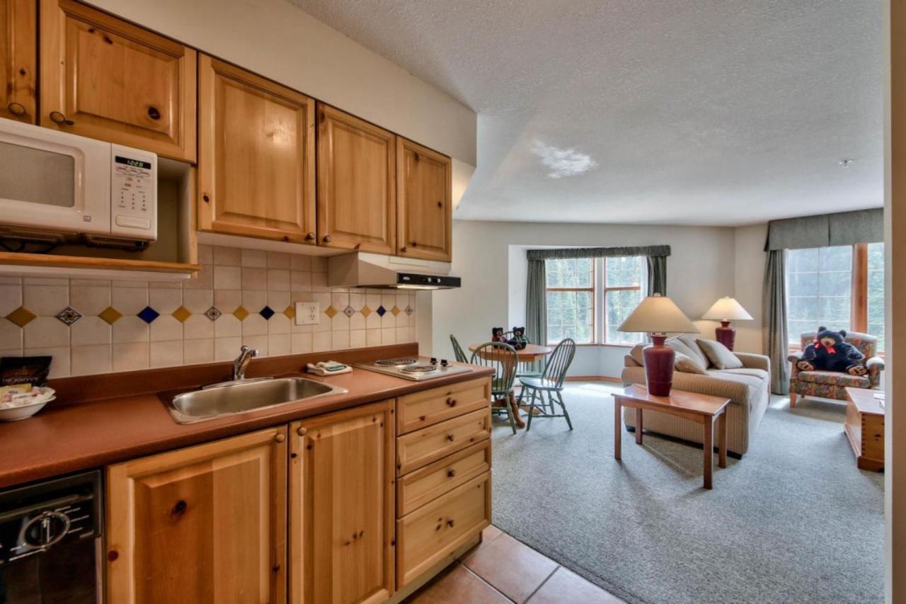 Hearthstone Lodge And Hotel By Bear Country Sun Peaks Eksteriør billede