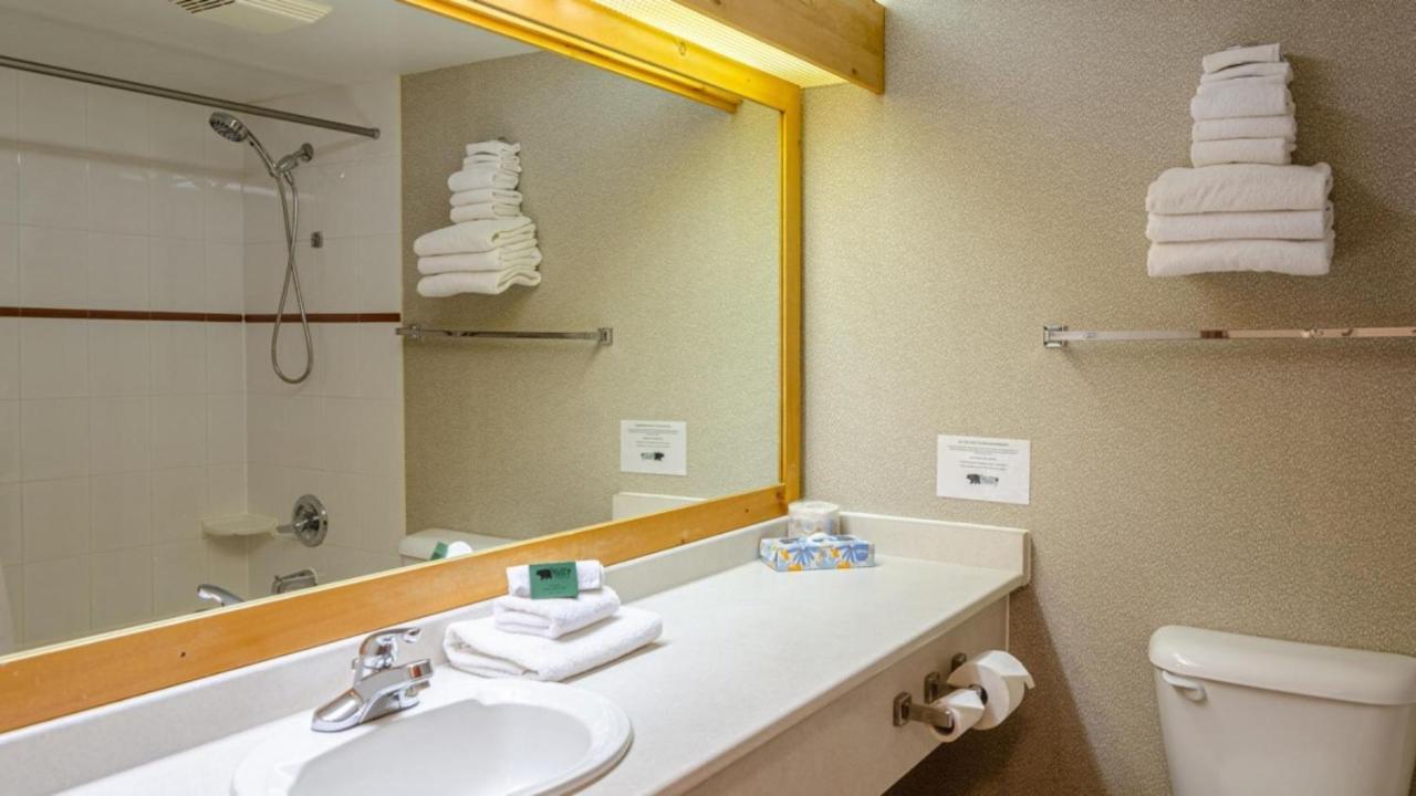 Hearthstone Lodge And Hotel By Bear Country Sun Peaks Eksteriør billede